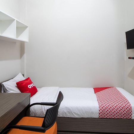 Oyo 3253 Sofia Residence Telukjambe المظهر الخارجي الصورة