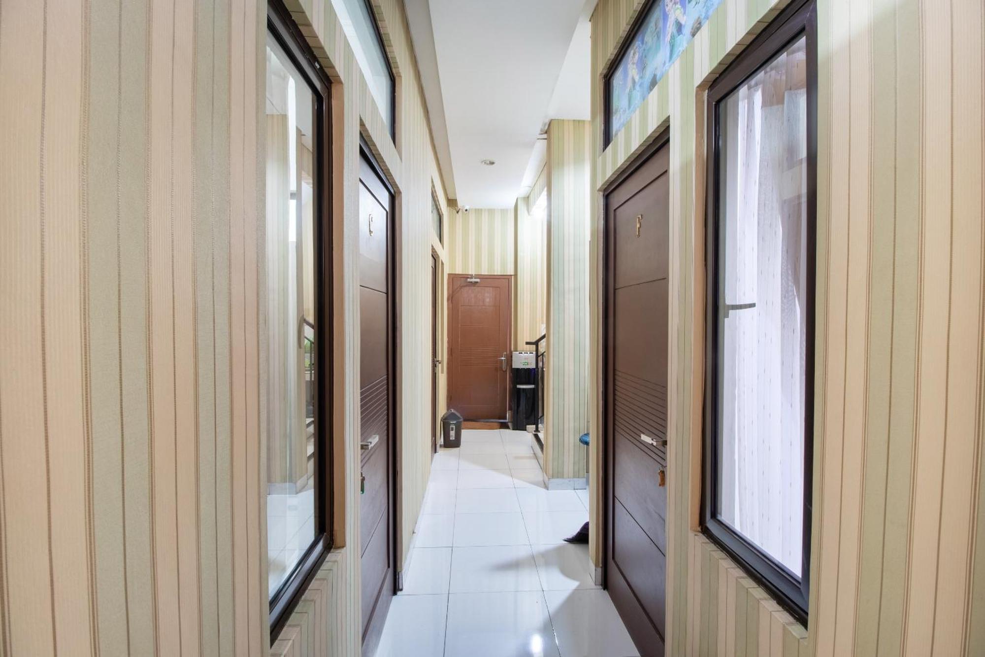 Oyo 3253 Sofia Residence Telukjambe المظهر الخارجي الصورة