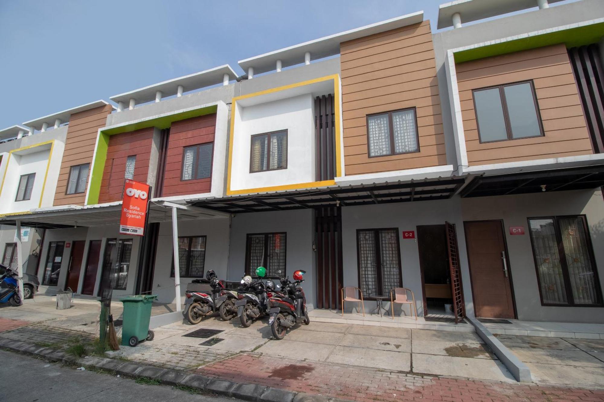 Oyo 3253 Sofia Residence Telukjambe المظهر الخارجي الصورة