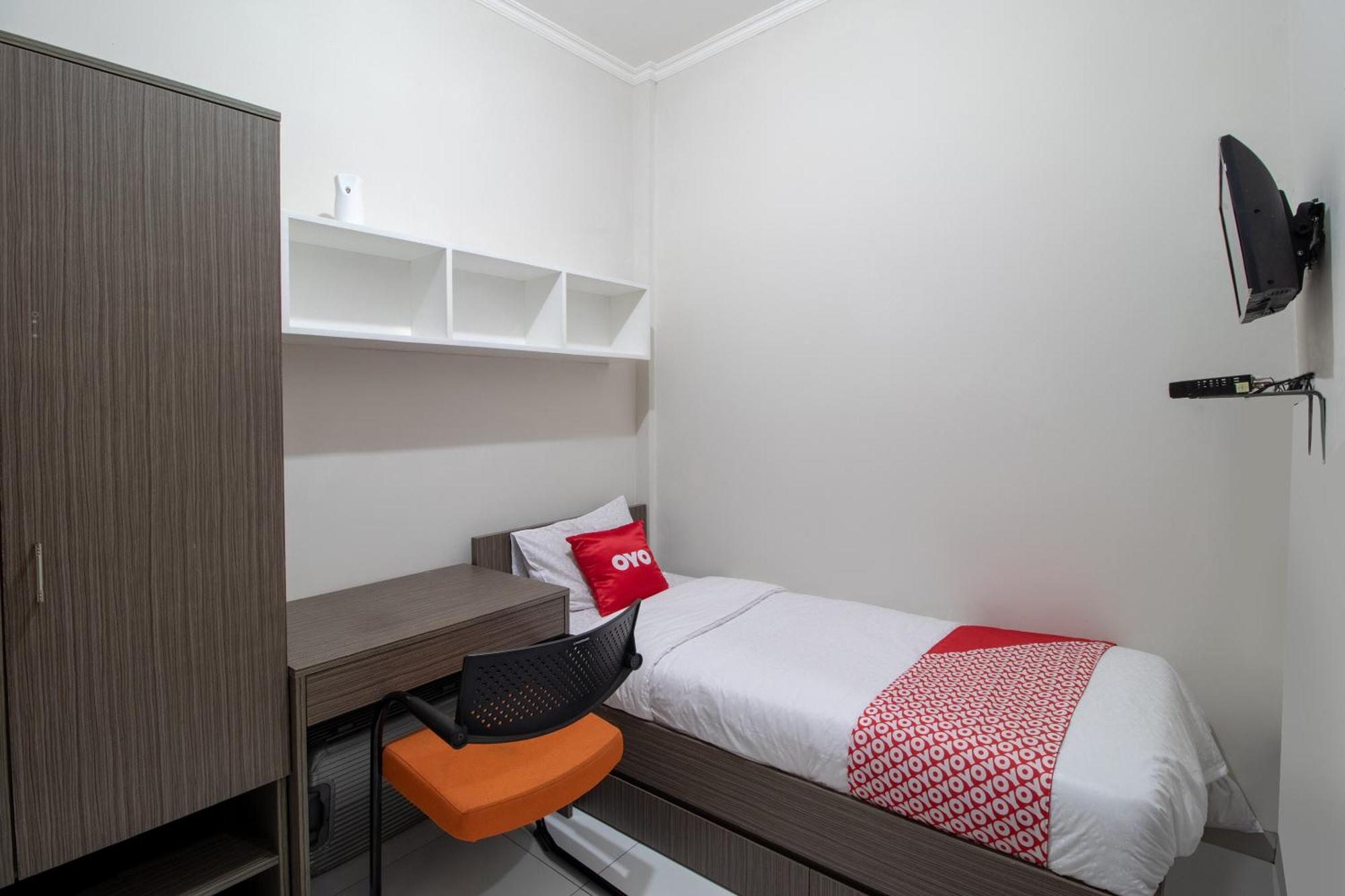 Oyo 3253 Sofia Residence Telukjambe المظهر الخارجي الصورة