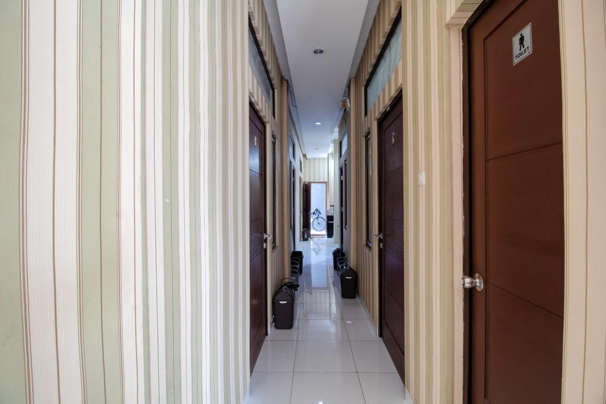 Oyo 3253 Sofia Residence Telukjambe المظهر الخارجي الصورة