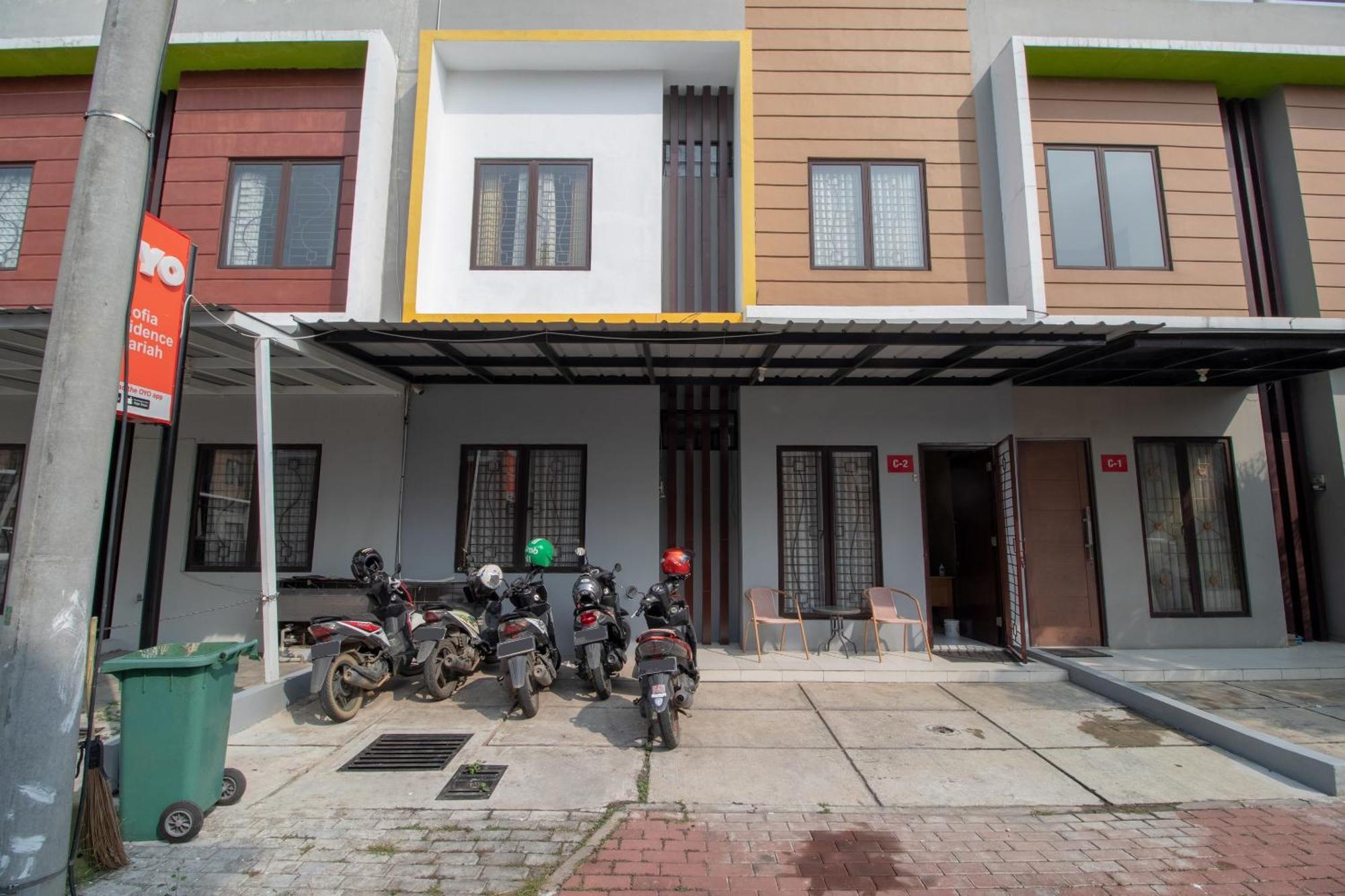 Oyo 3253 Sofia Residence Telukjambe المظهر الخارجي الصورة